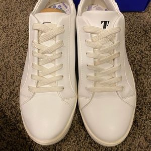 Thousand Fell Lace up Sneaker